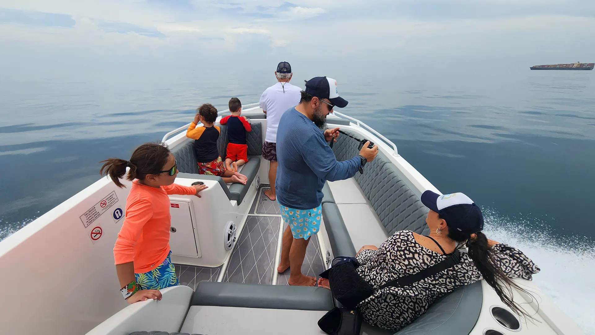 Todomar Yacht Panama Gem Charters Pearl Islands Tour 