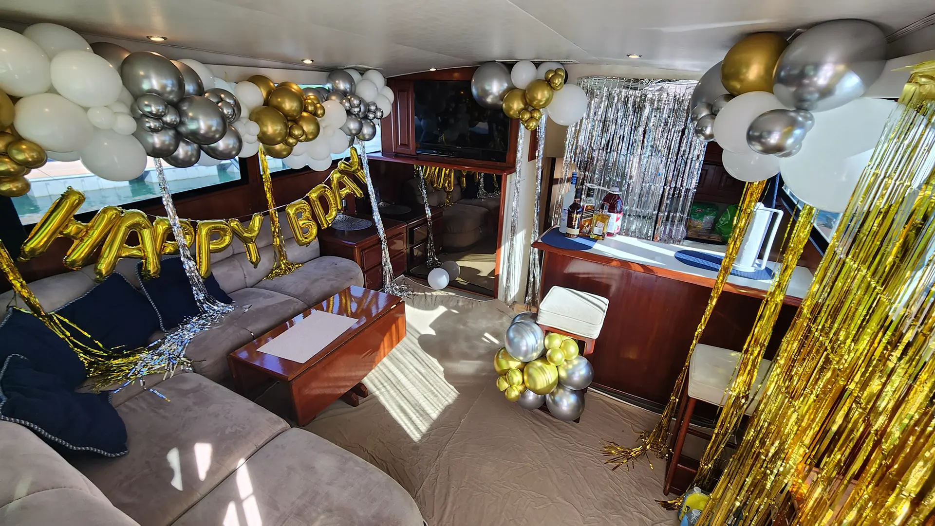 Party on a Yacht - Fiesta en Yate Panamá